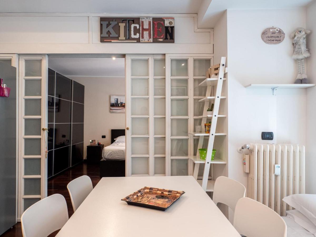 The Best Rent - Modern Duomo Apartment Milan Luaran gambar